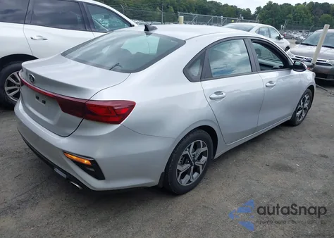 2021 Kia Forte Lxs z USA, uszkodzony, nr VIN 3KPF24AD8ME359476